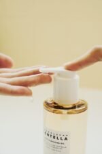 SKIN1004 Madagascar Centella Light Cleansing Oil 200ml - Imagen 3