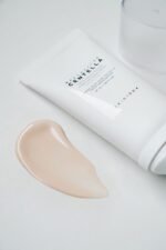 SKIN1004 Madagascar Centella Tone Brightening Tone-Up Sunscreen 50ml - Imagen 3